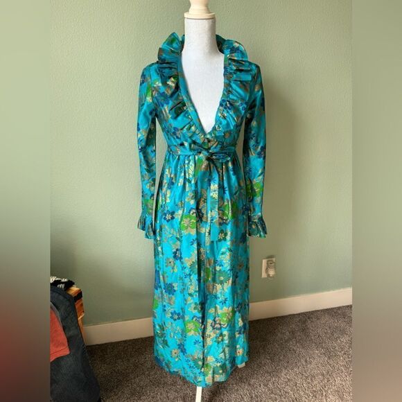 Beautiful Vintage Dress Cover Size Small Blue Floral Front Clasp - Picture 1 of 10